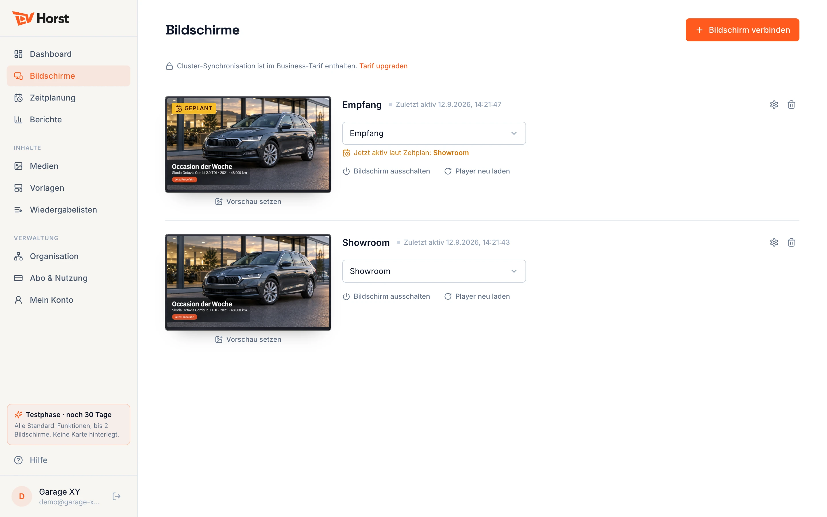 Die Übersicht der Bildschirme: Empfang und Showroom, beide online, mit ihrer Wiedergabeliste und einer Vorschau